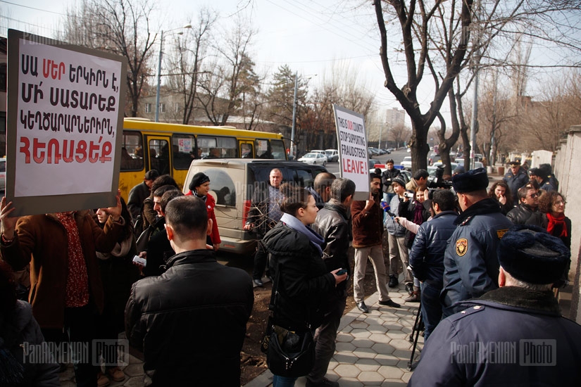 Citizens demand that the OSCE / ODIHR observers leave Armenia