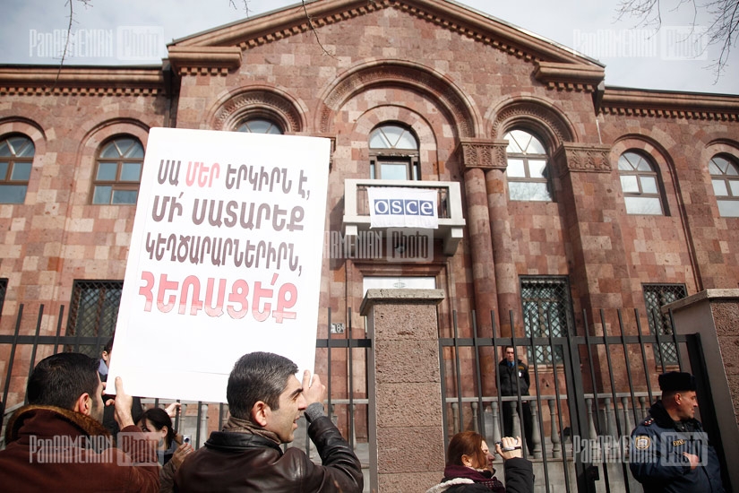 Քաղաքացիները պահանջում են, որ ԵԱՀԿ/ԺՀՄԻԳ  դիտորդները հեռանան Հայաստանից   