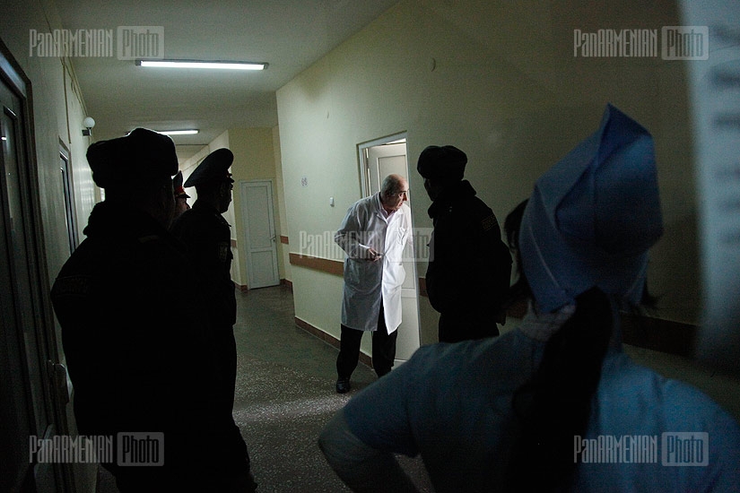 Վարչապետ Տիգրան Սարգսյանի այցը Պարույր Հայրիկյանին, ով գտնվում է  «Սուրբ Գրիգոր Լուսավորիչ» բժշկական կենտրոնում