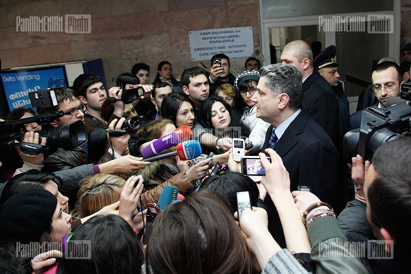 Վարչապետ Տիգրան Սարգսյանի այցը Պարույր Հայրիկյանին, ով գտնվում է  «Սուրբ Գրիգոր Լուսավորիչ» բժշկական կենտրոնում