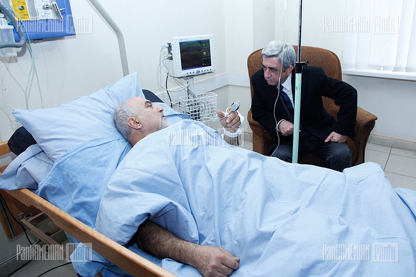 Serj Sargsyan visits Paruyr Hayrikyan, who is in Medical Center Surb Grigor Lusavorich