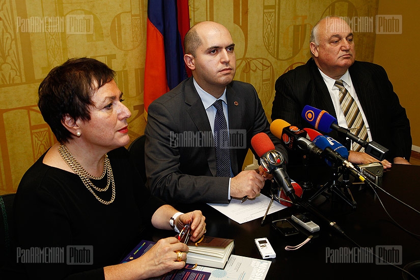 ՀՀ ԿԳ նախարար Արմեն Աշոտյանի, ԵՊՀ ռեկտոր Արամ Սիմոնյանի և “Լույս”  հիմնադրամի կրթական ծրագրի տնօրեն Ժաքլին Կարաասլանյանի մամուլի ասուլիսը