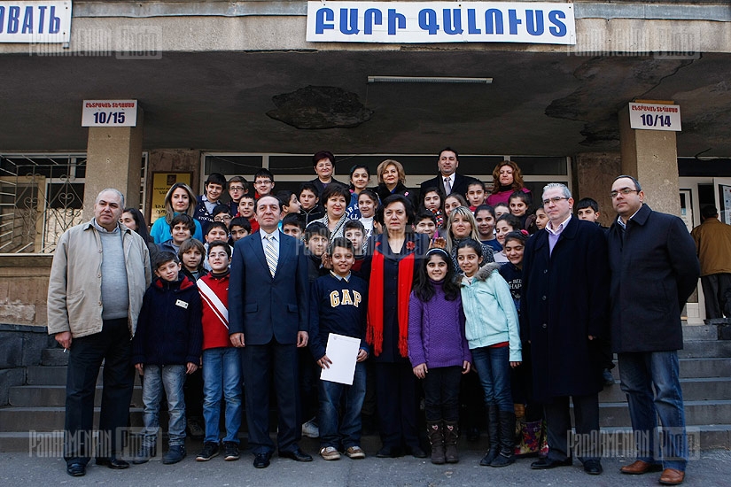 Министр Диаспоры РА Грануш Акопян посетила школу «Киликия», где обучаются дети армянских беженцев из Сирии