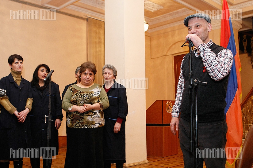 В зале заседаний дома Правительства выступил кандидат в президенты РА Раффи Ованнисян, а также был представлен музыкальный анонс с участием Арто Тунчбояджяна