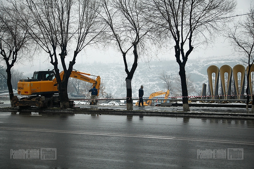 Demolition of Proshyan Street fence 