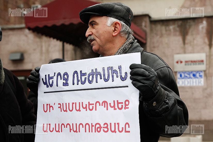 Акция протеста перед зданием ЦИК РА и офисом БДИПЧ/ОБСЕ в Ереване