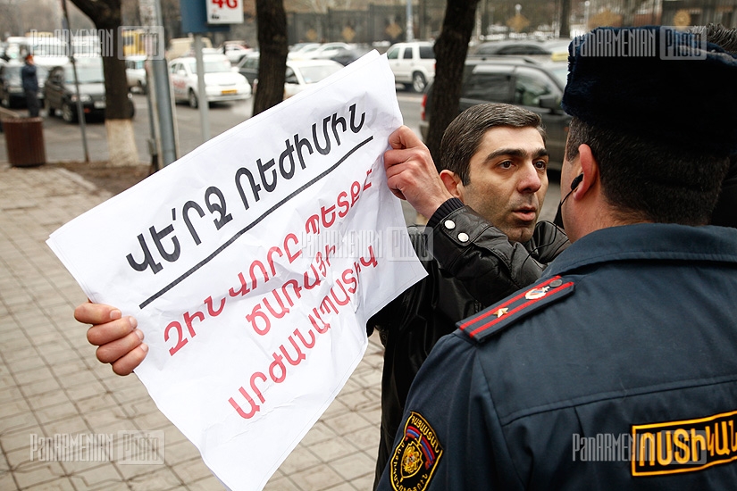Акция протеста перед зданием ЦИК РА и офисом БДИПЧ/ОБСЕ в Ереване