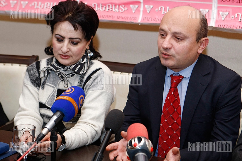 Բանավեճ քաղաքագետ Վիգեն Խաչատրյանի, սոցիոլոգ Ռազմիկ Մարտիրոսյանի և «Ժառանգություն» կուսակցության քարտուղար Ստյոպա Սաֆարյանի միջև