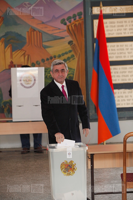 Ընտրություններ 2013. ՀՀ նախագահի թեկնածու Սերժ Սարգսյանը մասնակցեց քվեարկությանը