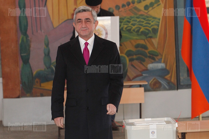 Elections 2013: RA presidential candidate Serzh Sargsyan votes