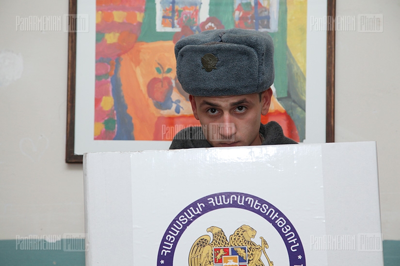 Ընտրություններ 2013. Հայկական բանակը մասնակցեց քվեարկությանը