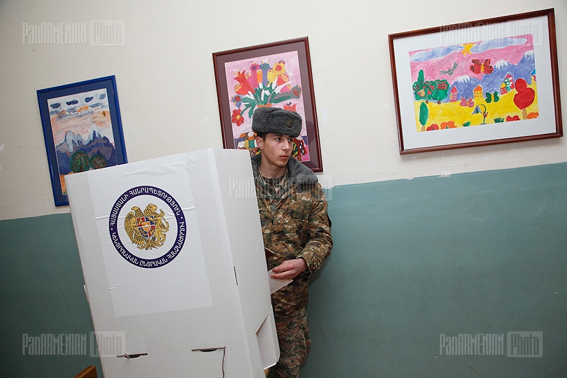 Выборы 2013: Армянская Армия проголосовала на выборах