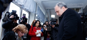 Elections 2013: RA presidential candidate Hrant Bagratyan votes 
