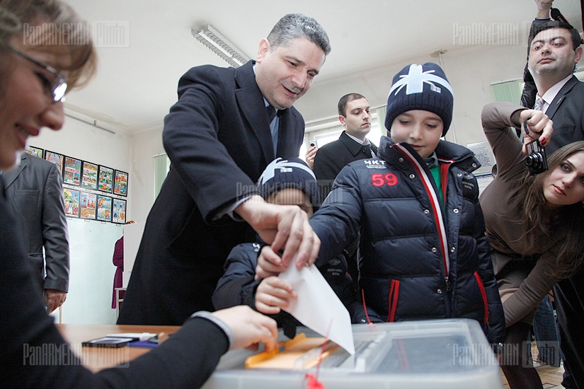 Elections 2013: RA Prime Minister Tigran Sargsyan votes