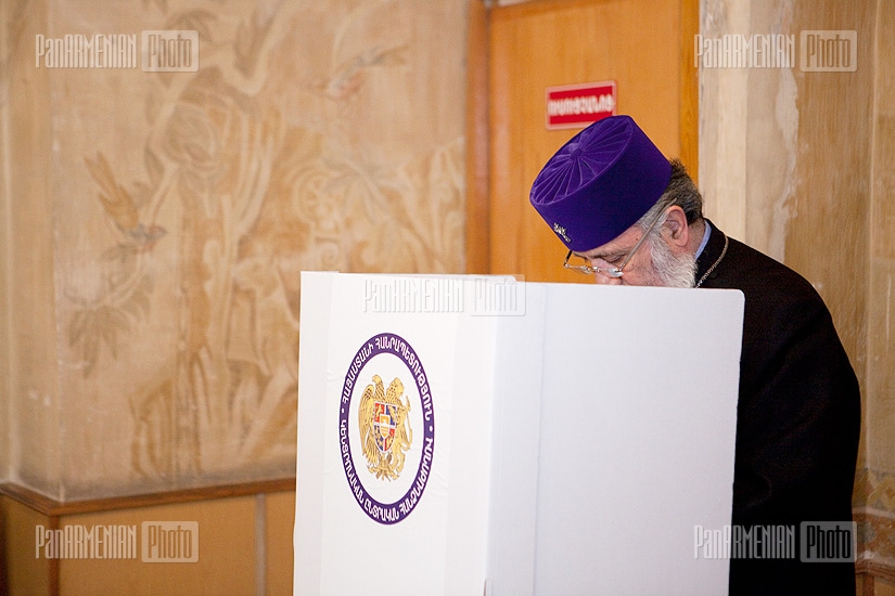 Elections 2013: Catholicos of All Armenians Karekin II votes