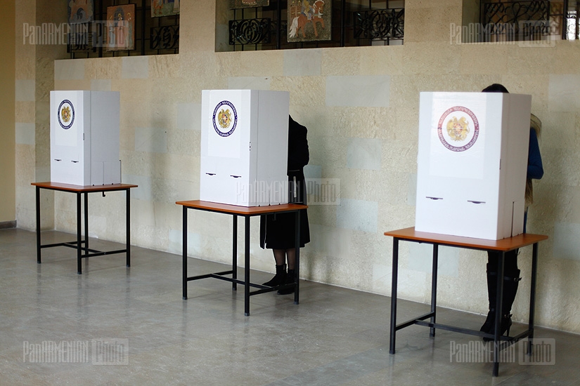 Ընտրություններ 2013. Ընտրողները «Կենտրոն» համայնքի ընտրատեղամասում