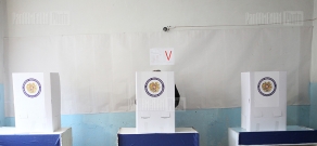 Elections 2013: Voters at the polling station of 