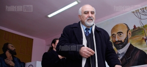 Elections 2013: RA presidential candidate Paruyr Hayrikyan votes  