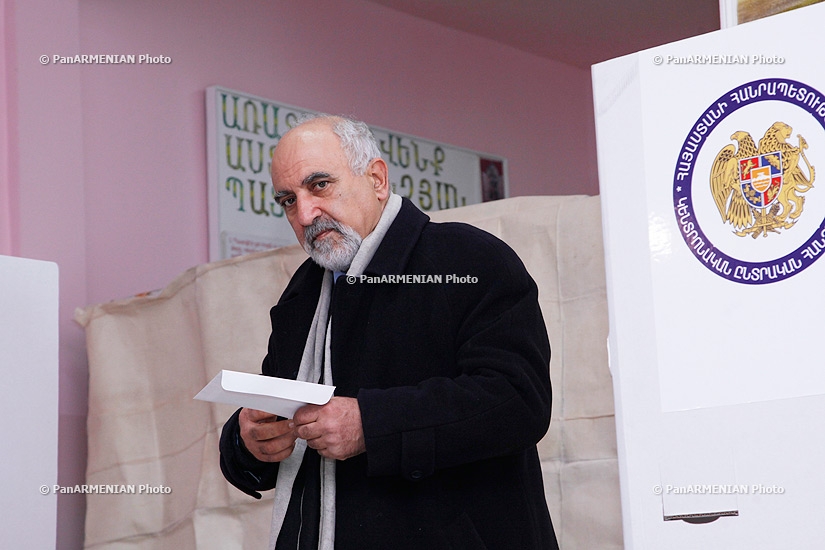 Ընտրություններ 2013. ՀՀ նախագահի թեկնածու Պարույր Հայրիկյանը մասնակցեց քվեարկությանը  