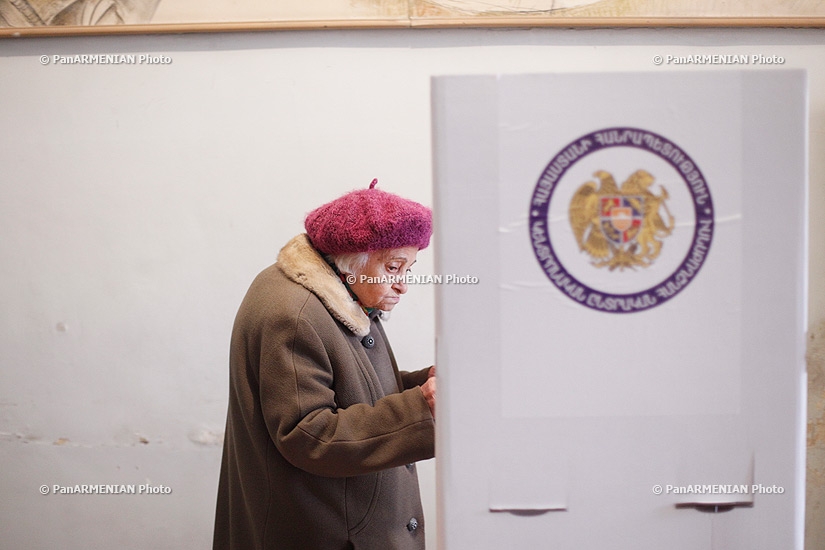 Ընտրություններ 2013. Ընտրողները «Կենտրոն» համայնքի ընտրատեղամասում 