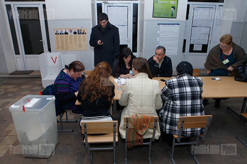 Выборы 2013: Закрытие избирательных участков,  подсчет голосов 