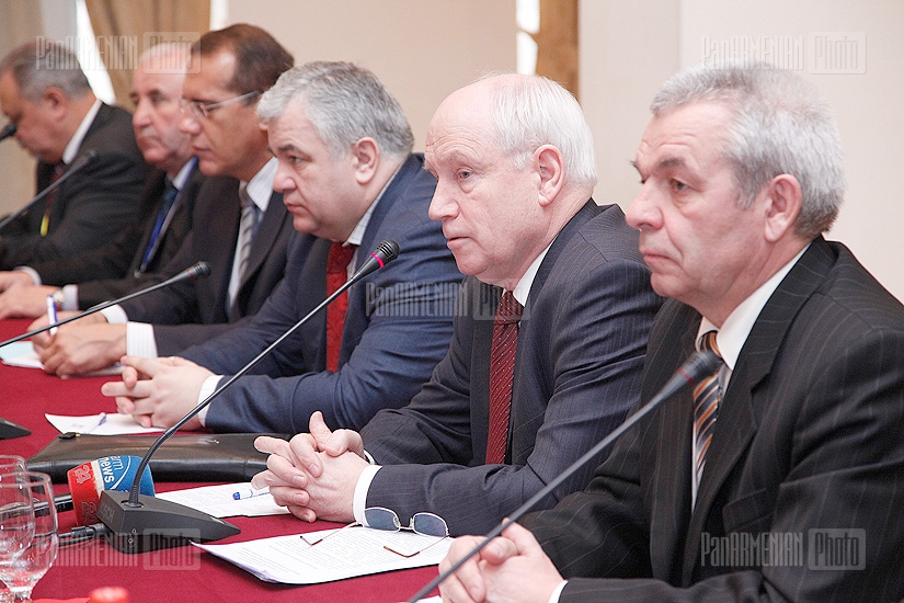 Press conference of the CIS observation mission