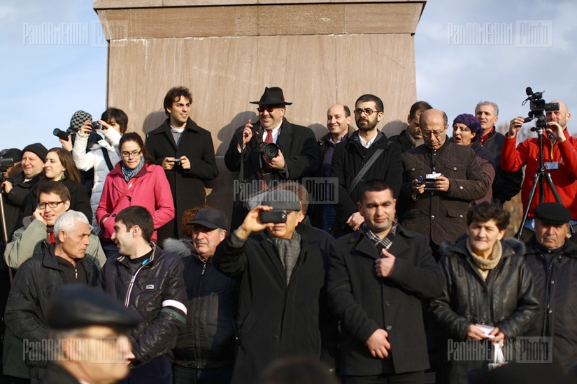 Пресс-конференция Раффи Ованнисяна на площади Свободы