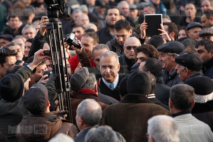 RA presidential candiate Raffi Hovannisian's rally in Freedom Square