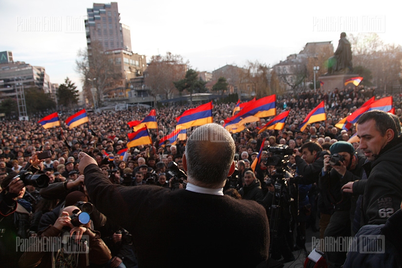 Митинг кандидата в президенты РА Раффи Ованнисяна на Площади Победы