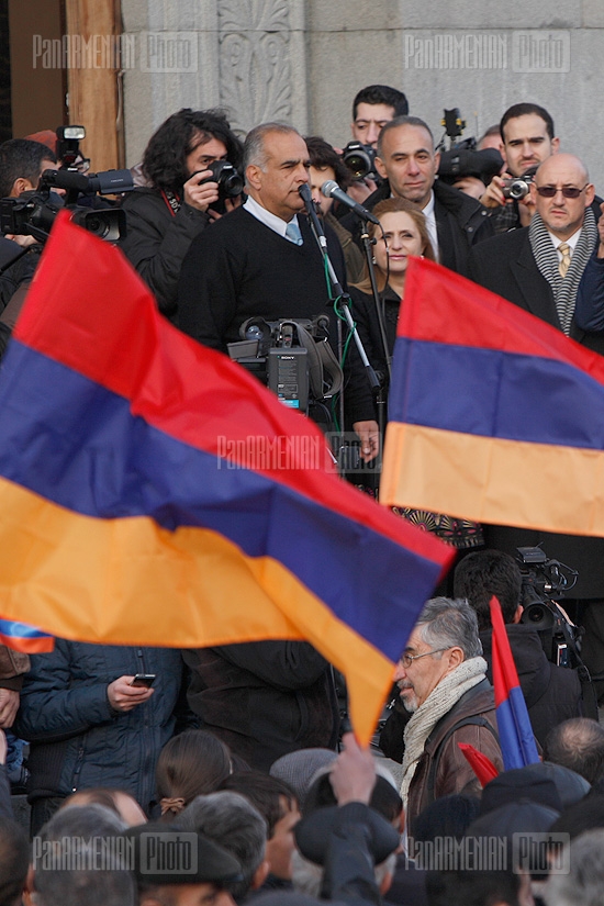 RA presidential candiate Raffi Hovannisian's rally in Freedom Square