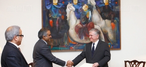 Министр иностранных дел РА Едвард Налбандян принял недавно назначенного посла Индии Суреш Бабу