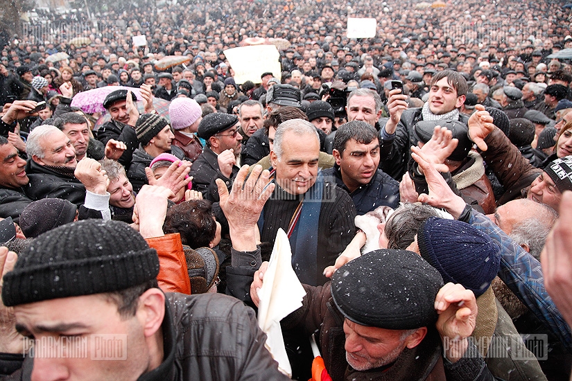 Heritage party leader Raffi Hovannisian visits Gyumri