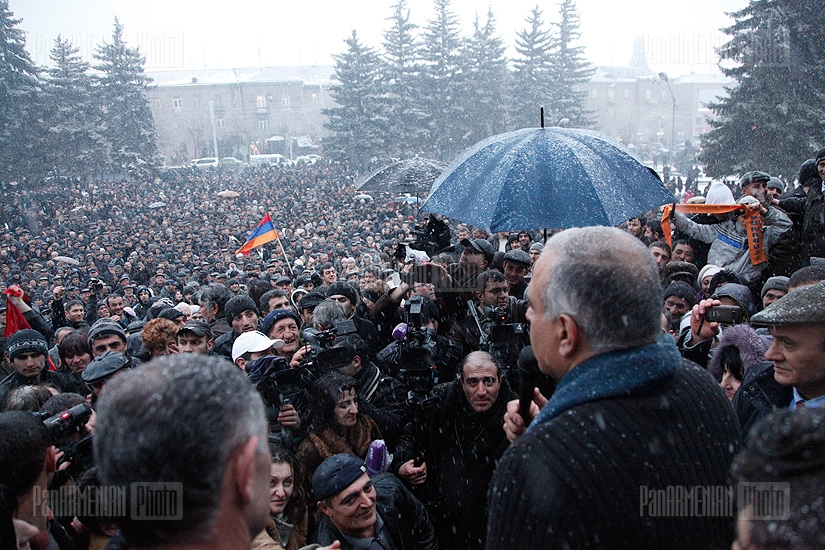 Heritage party leader Raffi Hovannisian visits Gyumri