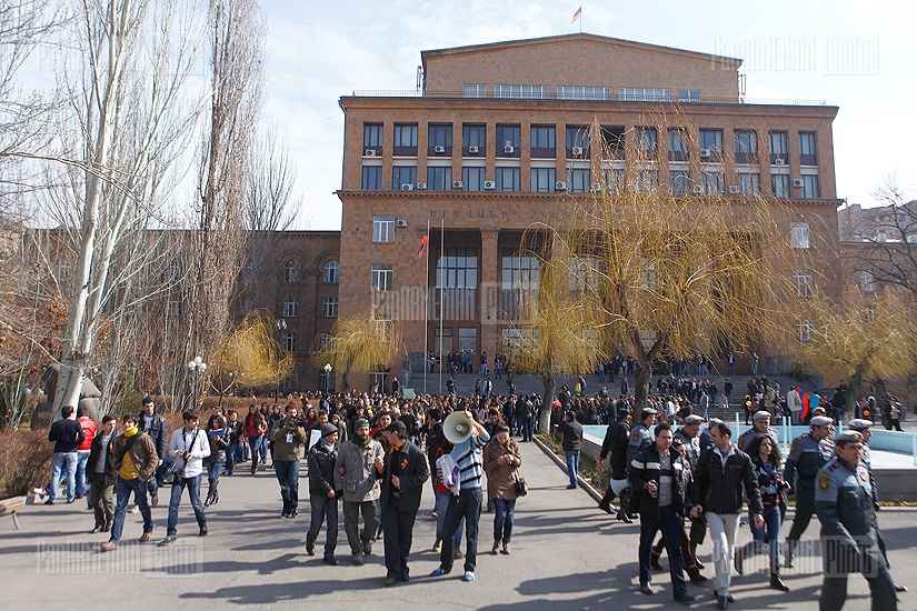Студенты ЕГУ объявили бессрочную забастовку