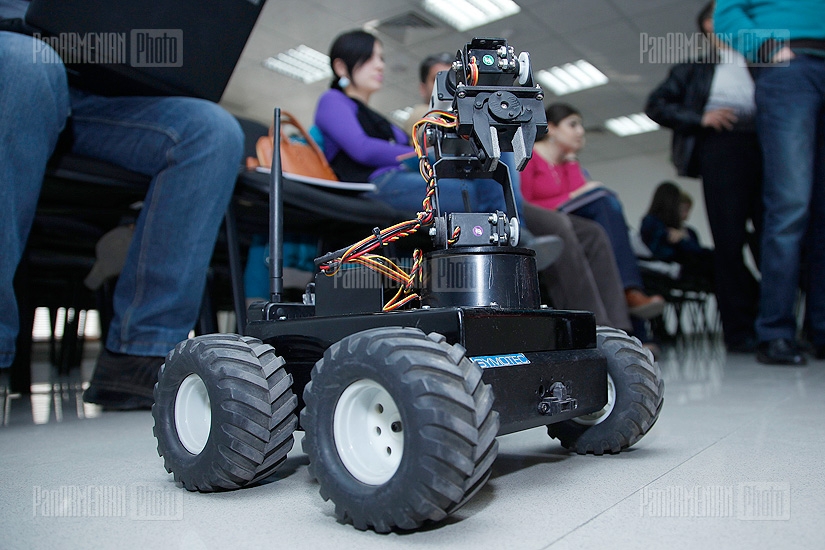 Пресс-конференция на тему «Роботостроительство начинается со школы» в главном офисе компании VivaCell-MTS