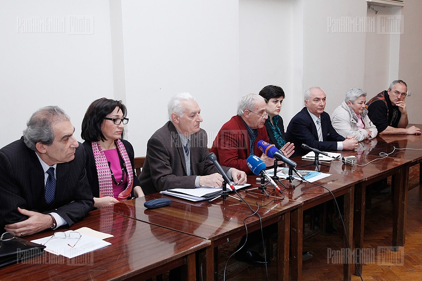 Roundtable on Illegal reconstruction of the indoor market and a protest against the sale of the building MFA