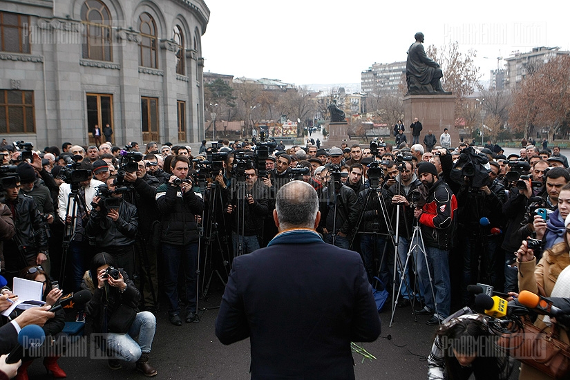 Публичная пресс-конференция бывшего кандидата в президенты РА Раффи Ованнисяна на Полщади Свободы