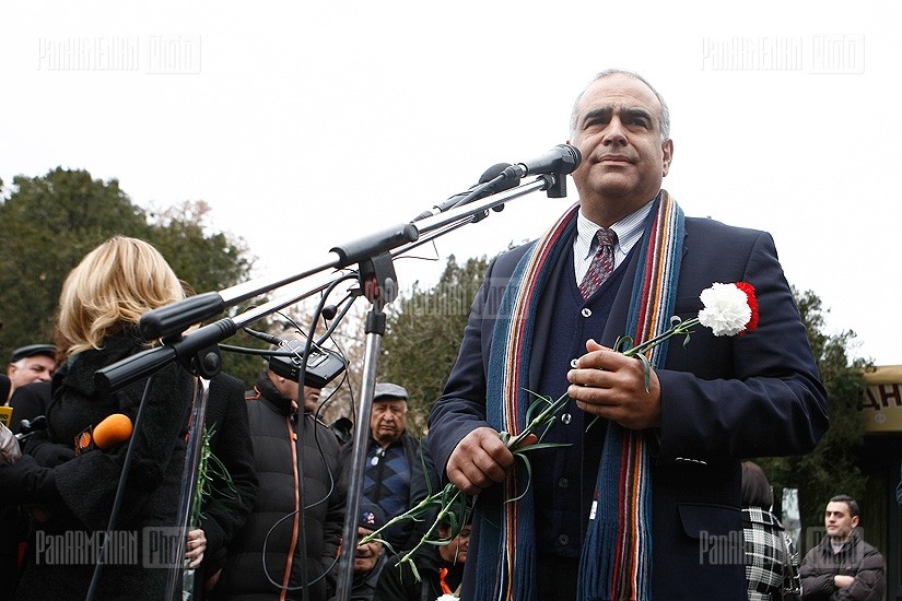 RA former presidential candidate Raffi Hovannisian's public press conference in Freedom Square