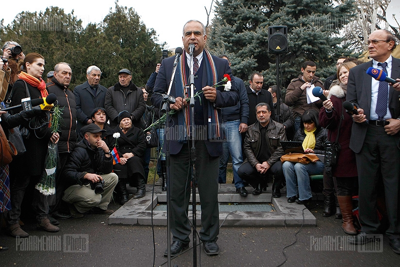 Публичная пресс-конференция бывшего кандидата в президенты РА Раффи Ованнисяна на Полщади Свободы
