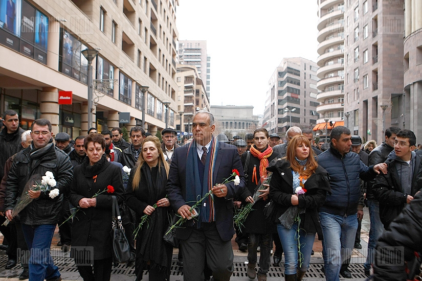 Raffi Hovannisian led the march commemorated to the March 1 tragedy victims to Myasnikyan monument