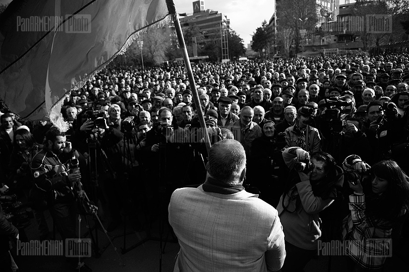 Митинг бывшего кандидата в президенты РА Раффи Ованнисяна на Полщади Свободы 
