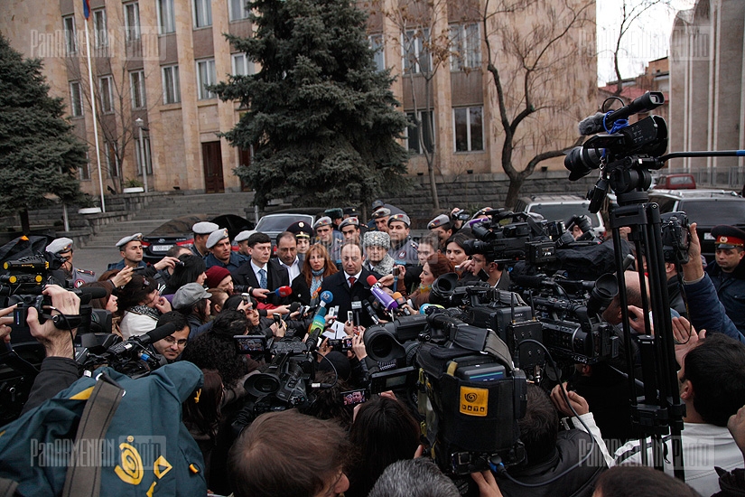  Րաֆֆի Հովհաննիսյանի ներկայացուցիչները ՍԴ հանձնեցին ընտրության պաշտոնական արդյունքները վիճարկող հայցը