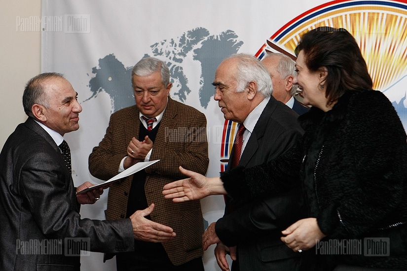 Подведение итогов и вручение дипломов конкурса «За значительный вклад в сохранение армянской национальной идентичности». 