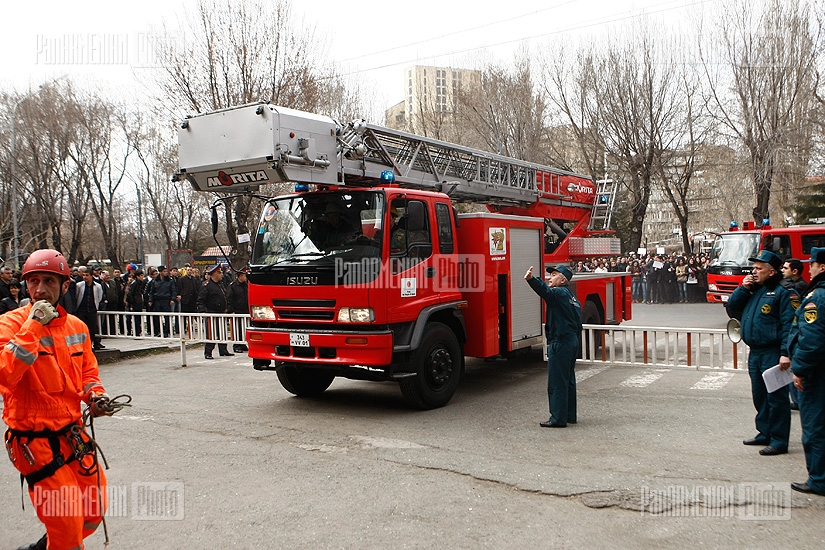 МЧС Армении провел  специальное тренировочное упражнение для пожаротушения и аварийно-спасательных работ