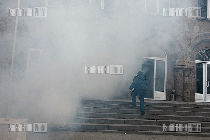 МЧС Армении провел  специальное тренировочное упражнение для пожаротушения и аварийно-спасательных работ