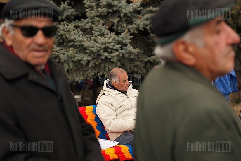 Heritage Party's leader Raffi Hovannisian continues hunger strike