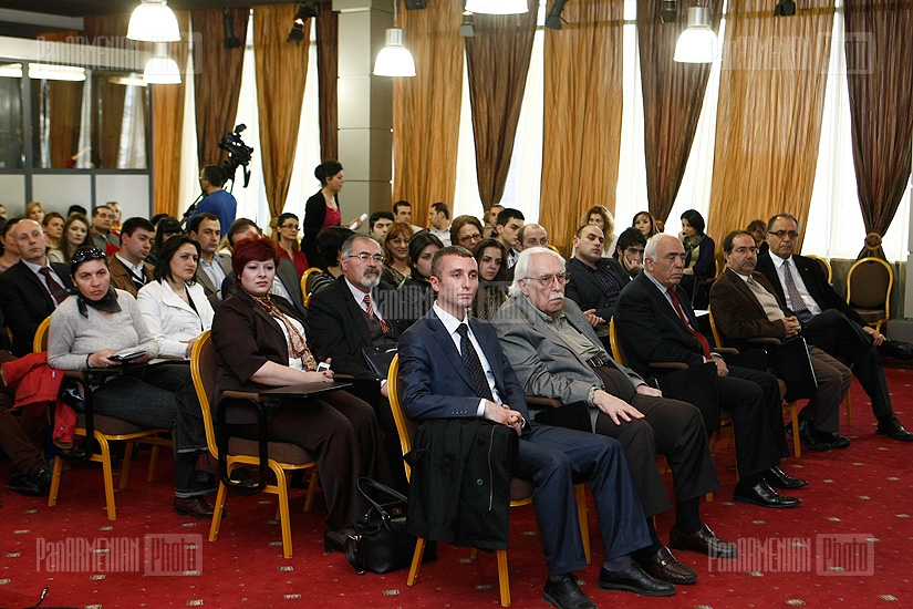Meeting of RA Minister of Diaspora Hranush Hakobyan with the representatives of public organizations, Pan-Armenian and religious structures