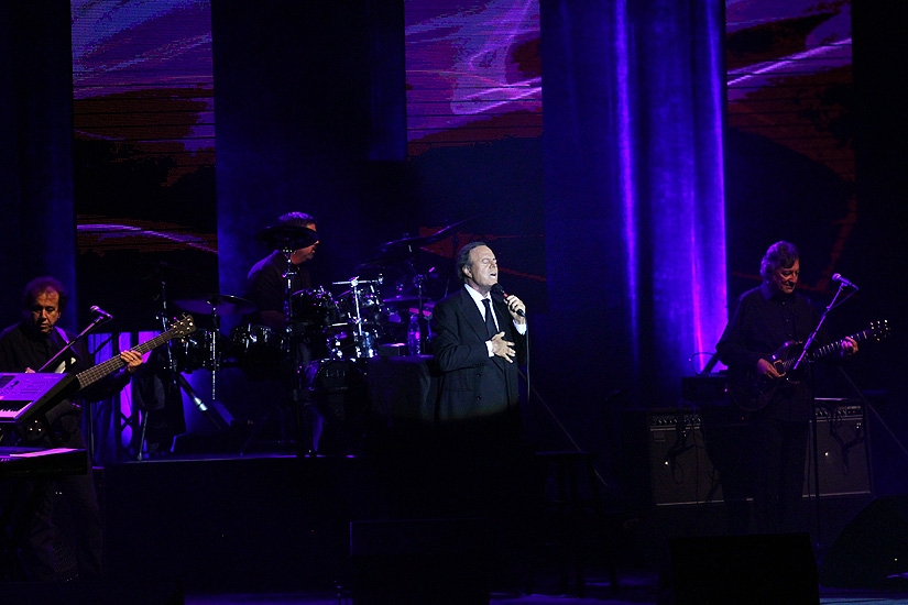 Julio Iglesias’s solo concert in Yerevan