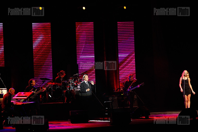 Julio Iglesias’s solo concert in Yerevan