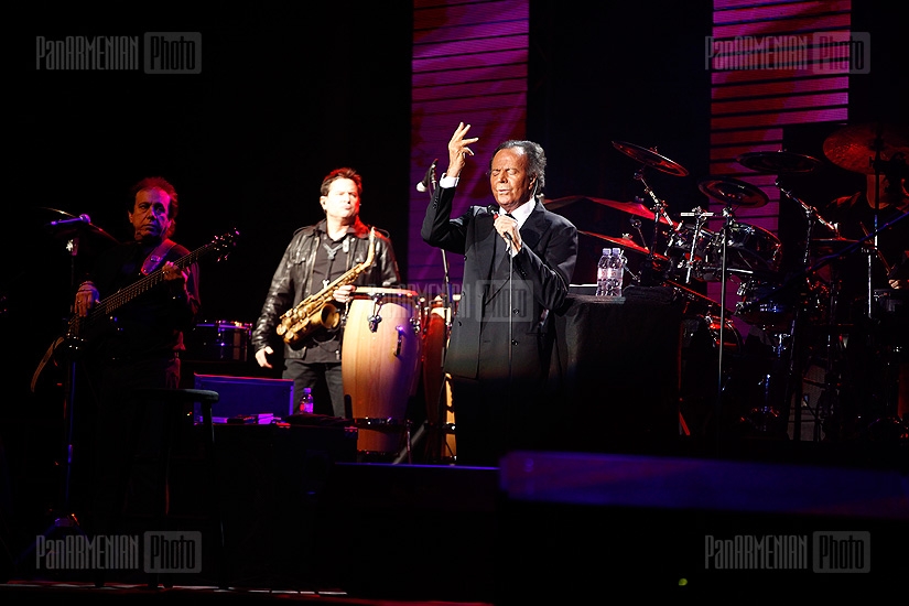 Julio Iglesias’s solo concert in Yerevan